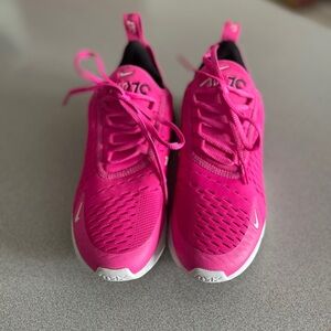 Girls Nike Air Max 270 size 4Y like New. Maybe worn once.
